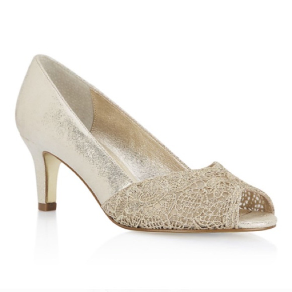 ✨HP✨Gold Lace Open Toe Heels Kline Adrianna Papell